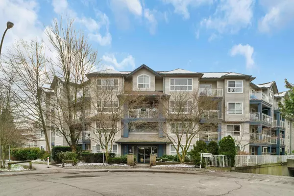 8115 121a ST #214,  Surrey,  BC V3W 1J2