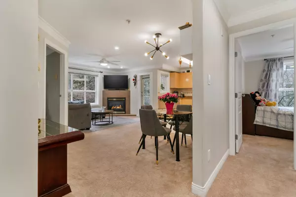 Surrey, BC V3W 1J2,8115 121a ST #214