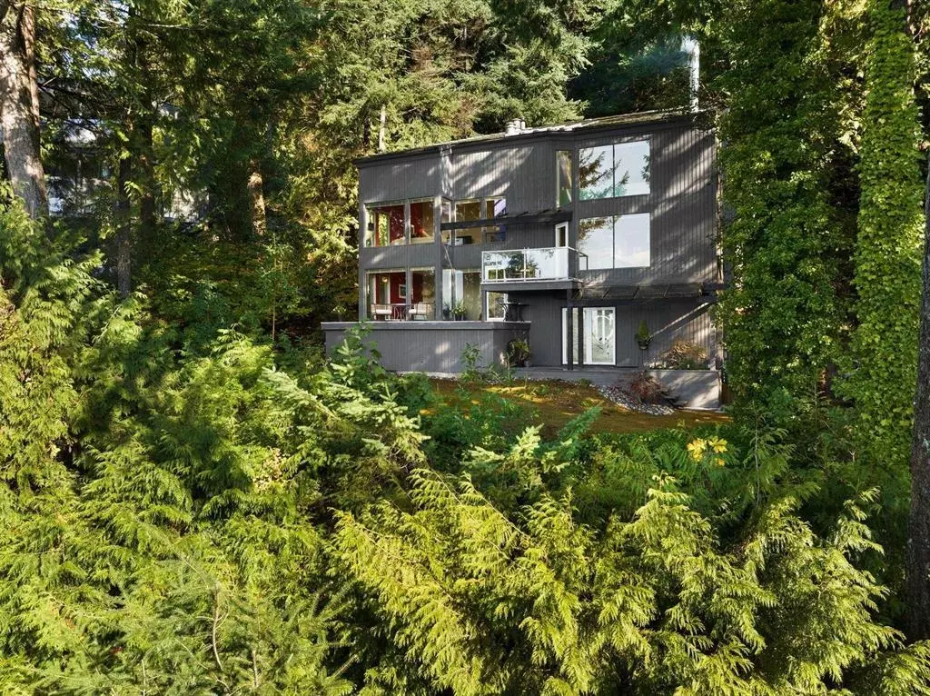 Lions Bay, BC V0N 2E0,225 Mountain DR