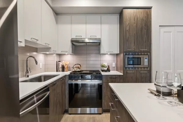 Surrey, BC V4P 0H9,3317 148 ST #603