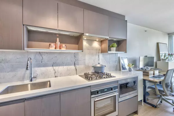 Surrey, BC V3T 0L5,13696 100 AVE #2910