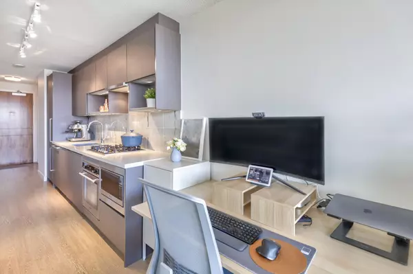 Surrey, BC V3T 0L5,13696 100 AVE #2910