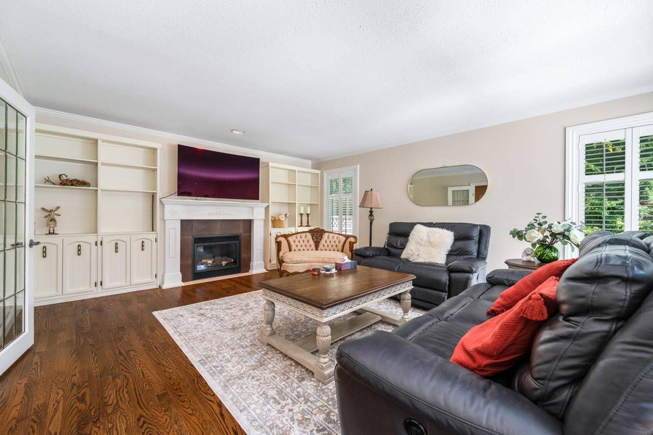 Surrey, BC V4A 8H5,12967 21a AVE