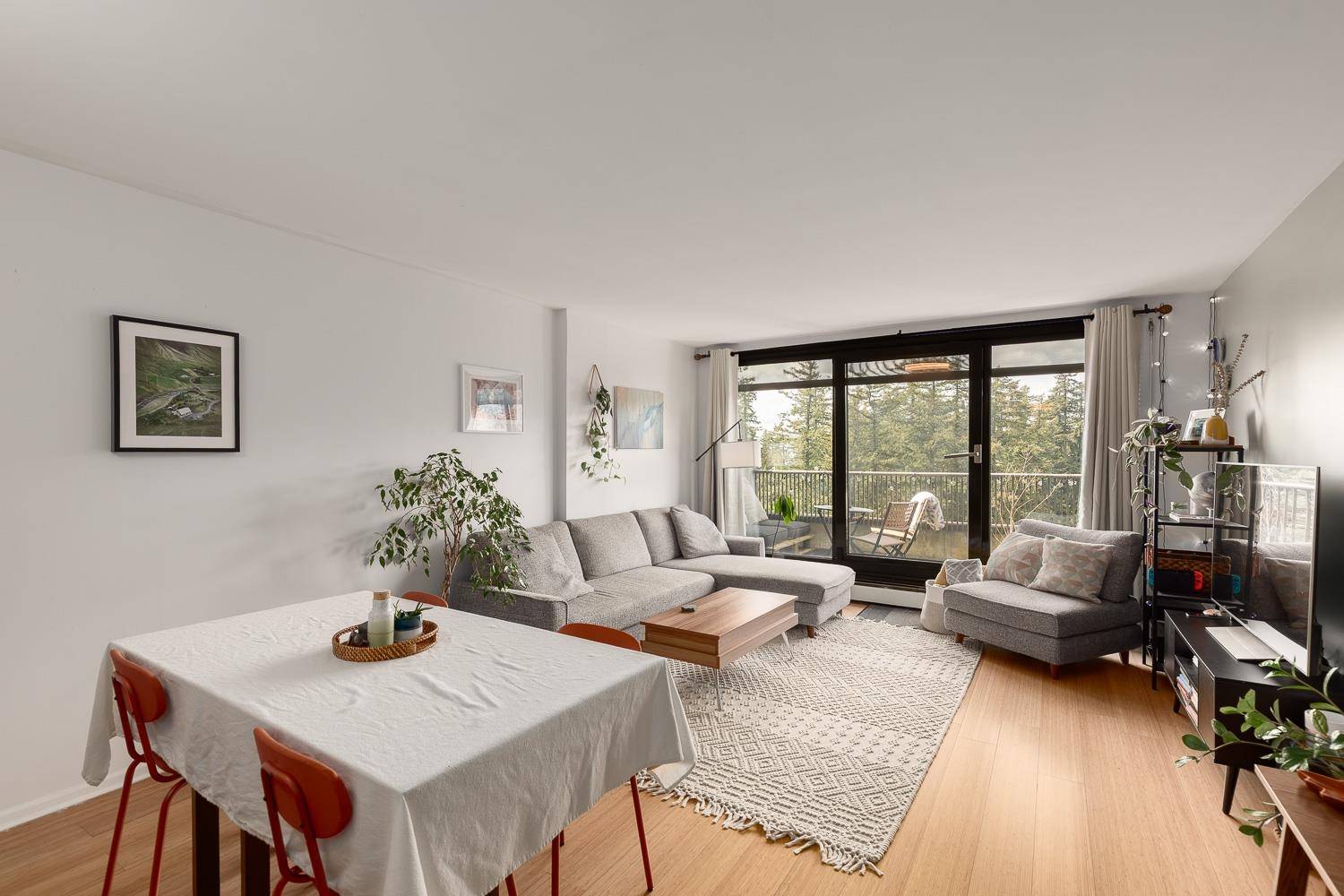 Burnaby, BC V5H 4E9,4194 Maywood ST #1401