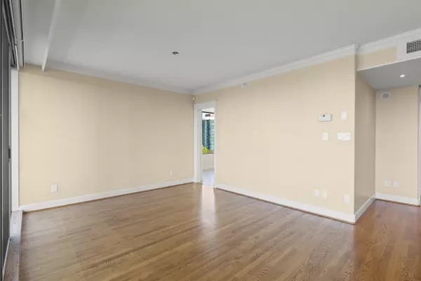 Vancouver, BC V6M 1W6,2238 W 40th AVE #802