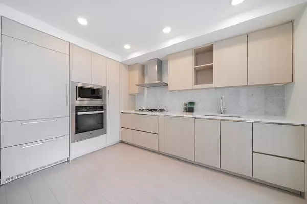 Vancouver, BC V5X 0H5,433 SW Marine DR #1206