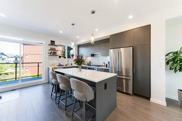 Tsawwassen, BC V4M 0E3,4738 Hemlock WAY #221