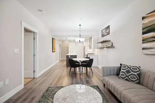North Vancouver, BC V7J 0C9,1496 Charlotte RD #603