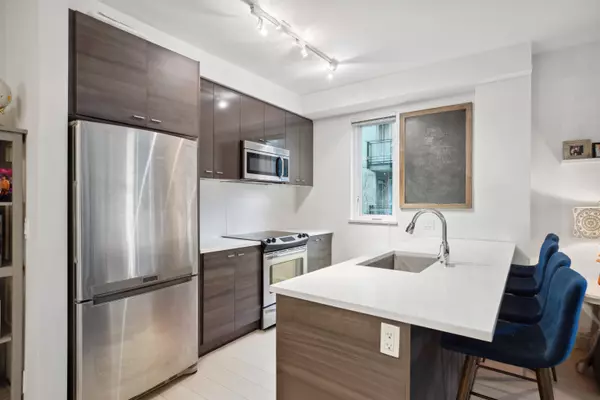 Surrey, BC V3T 4E6,13925 Fraser HWY #212