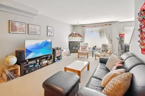 Surrey, BC V3W 1M1,12110 75a AVE #46