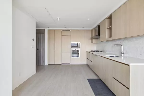 Burnaby, BC V5C 0M8,4720 Lougheed HWY #4106