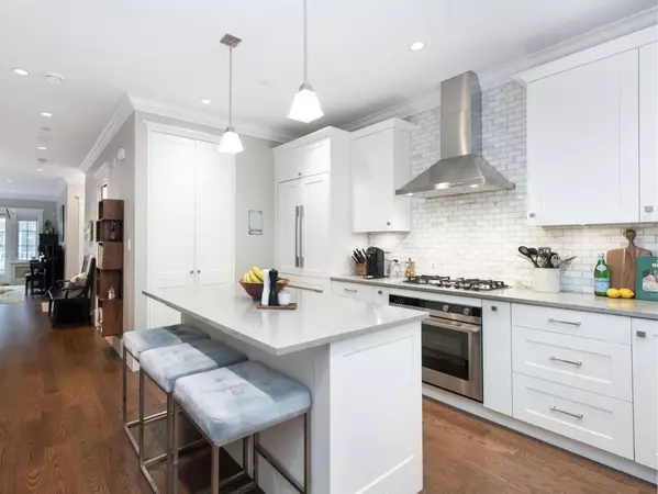 West Vancouver, BC V7T 1R5,1421 Gordon AVE