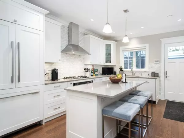 West Vancouver, BC V7T 1R5,1421 Gordon AVE