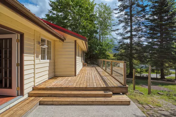 Madeira Park, BC V0N 2H1,4563 Francis Peninsula RD