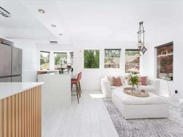 Burnaby, BC V5A 4K8,8871 Robins CT