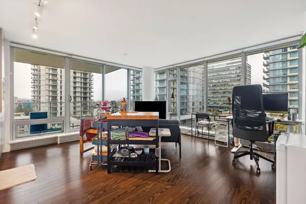 Vancouver, BC V5X 0C9,8031 Nunavut LN #806