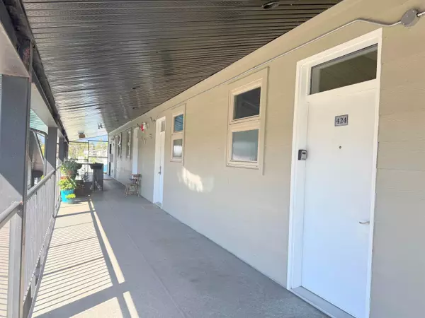 Sechelt, BC V7Z 0H7,5604 Inlet AVE #421