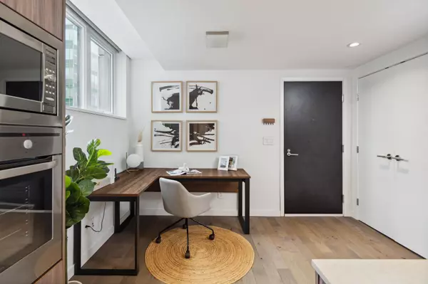 Vancouver, BC V5Z 0B8,728 W 8th AVE #905