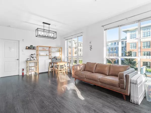 Surrey, BC V3Z 0N7,15168 33 AVE #207