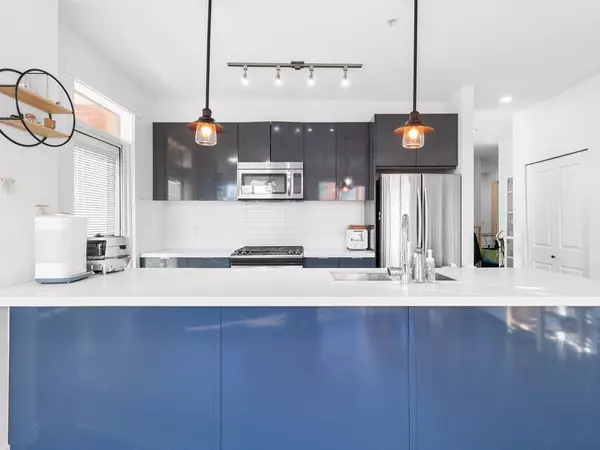 Surrey, BC V3Z 0N7,15168 33 AVE #207