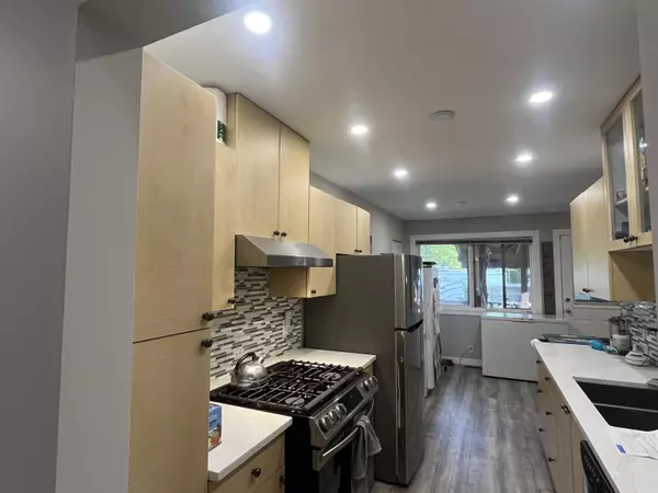 Surrey, BC V3R 4Z9,11380 Lansdowne DR