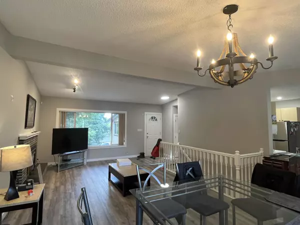 Surrey, BC V3R 4Z9,11380 Lansdowne DR