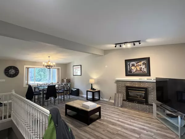 Surrey, BC V3R 4Z9,11380 Lansdowne DR