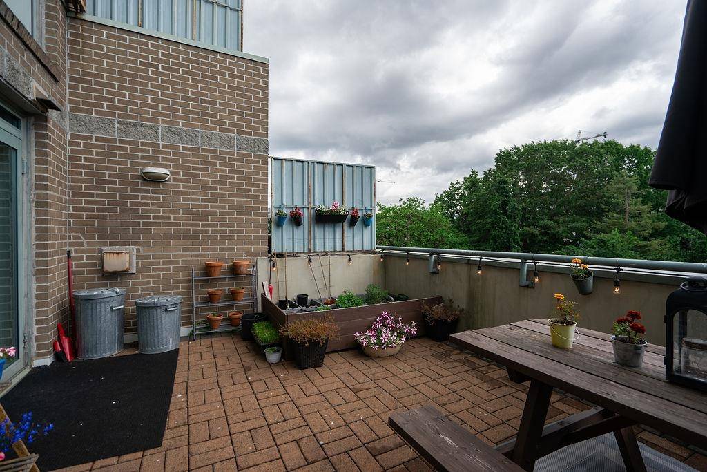 Vancouver, BC V6A 4B6,1159 Main ST #406