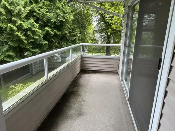 Burnaby, BC V5J 4J6,7368 Royal Oak AVE #207