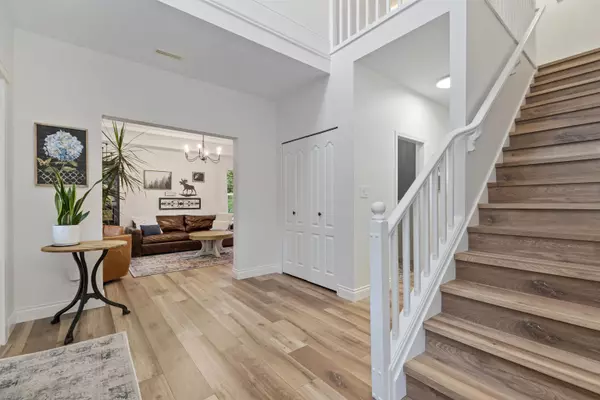 Yarrow, BC V2R 5G9,41842 Maple LN