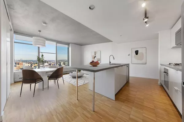 108 W Cordova ST #2103, Vancouver, BC V6B 0G5