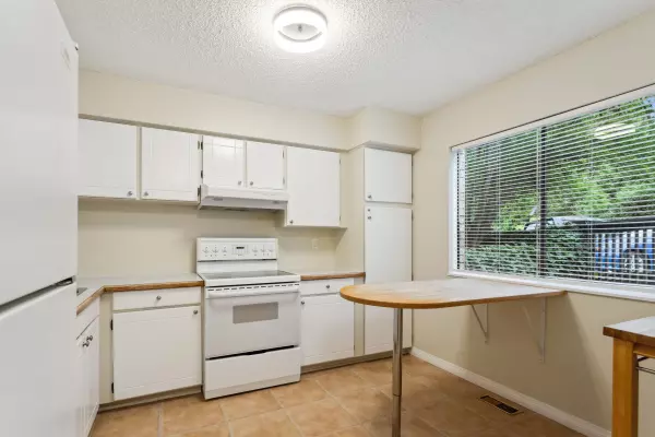 Port Moody, BC V3H 1S1,307B Evergreen DR