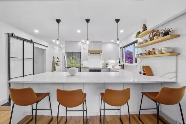 New Westminster, BC V3L 4V8,809 Burnaby ST