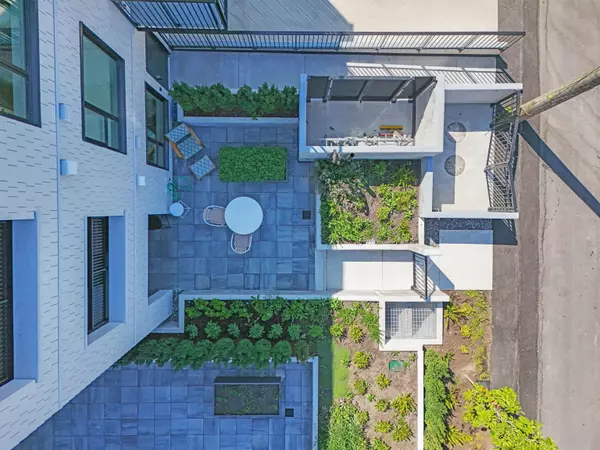 Vancouver, BC V5N 0J5,2235 E Broadway #105