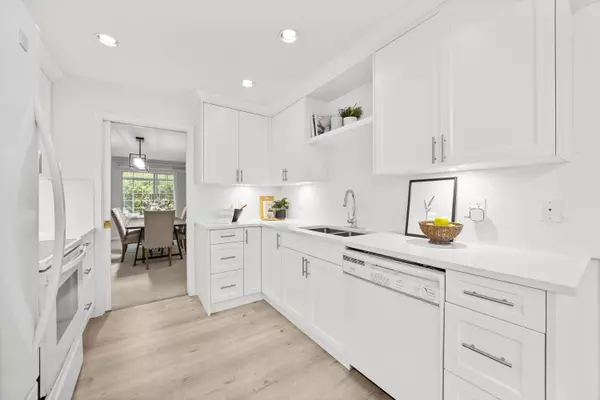 Surrey, BC V3R 9G8,9119 154 ST #405