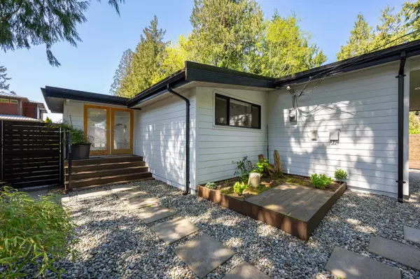 Lions Bay, BC V0N 2E0,27 Brunswick Beach RD