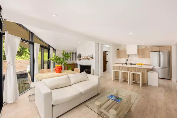 Lions Bay, BC V0N 2E0,27 Brunswick Beach RD