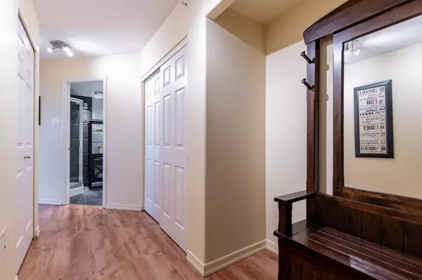 Surrey, BC V3R 0S3,10082 148 ST #806