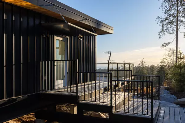 Halfmoon Bay, BC V7Z 1C3,5782 Sargeant Bay Heights RD