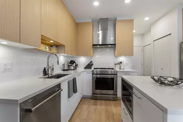 Burnaby, BC V3N 0H8,7588 16th ST #411