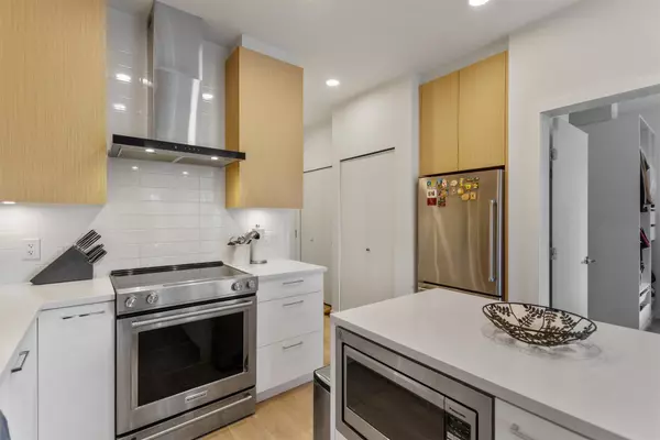 Burnaby, BC V3N 0H8,7588 16th ST #411