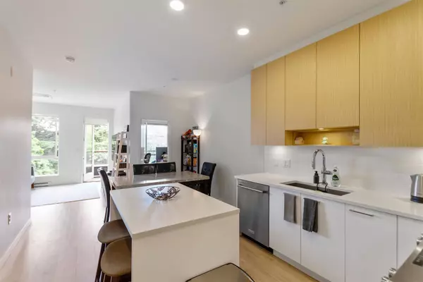 Burnaby, BC V3N 0H8,7588 16th ST #411