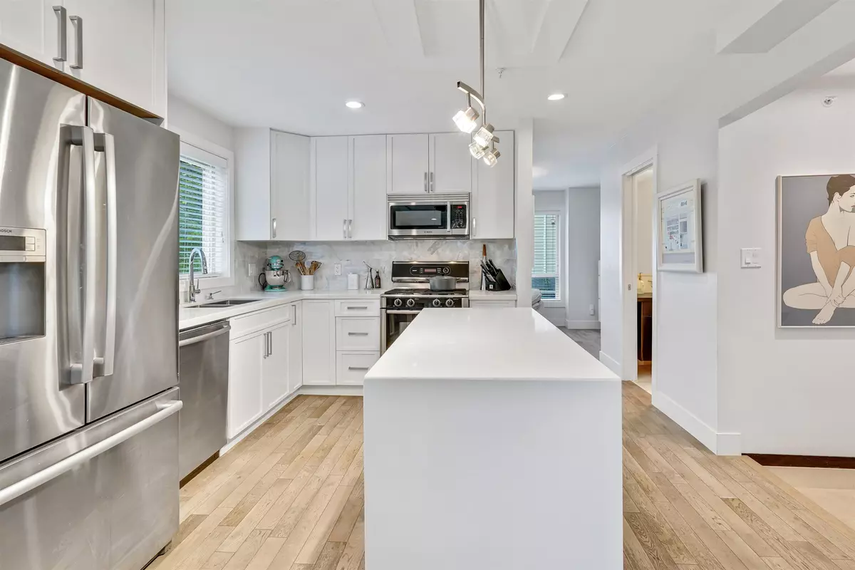 White Rock, BC V4B 3S8,1434 Everall ST #1