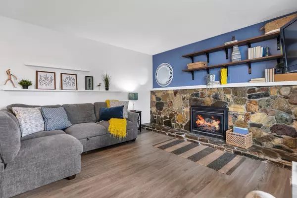 Maple Ridge, BC V2X 1P6,11348 Melville ST