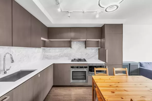 Richmond, BC V6X 0R2,8988 Patterson RD #618