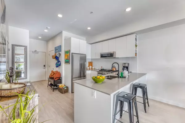 Port Coquitlam, BC V3C 1V3,2345 Rindall AVE #405