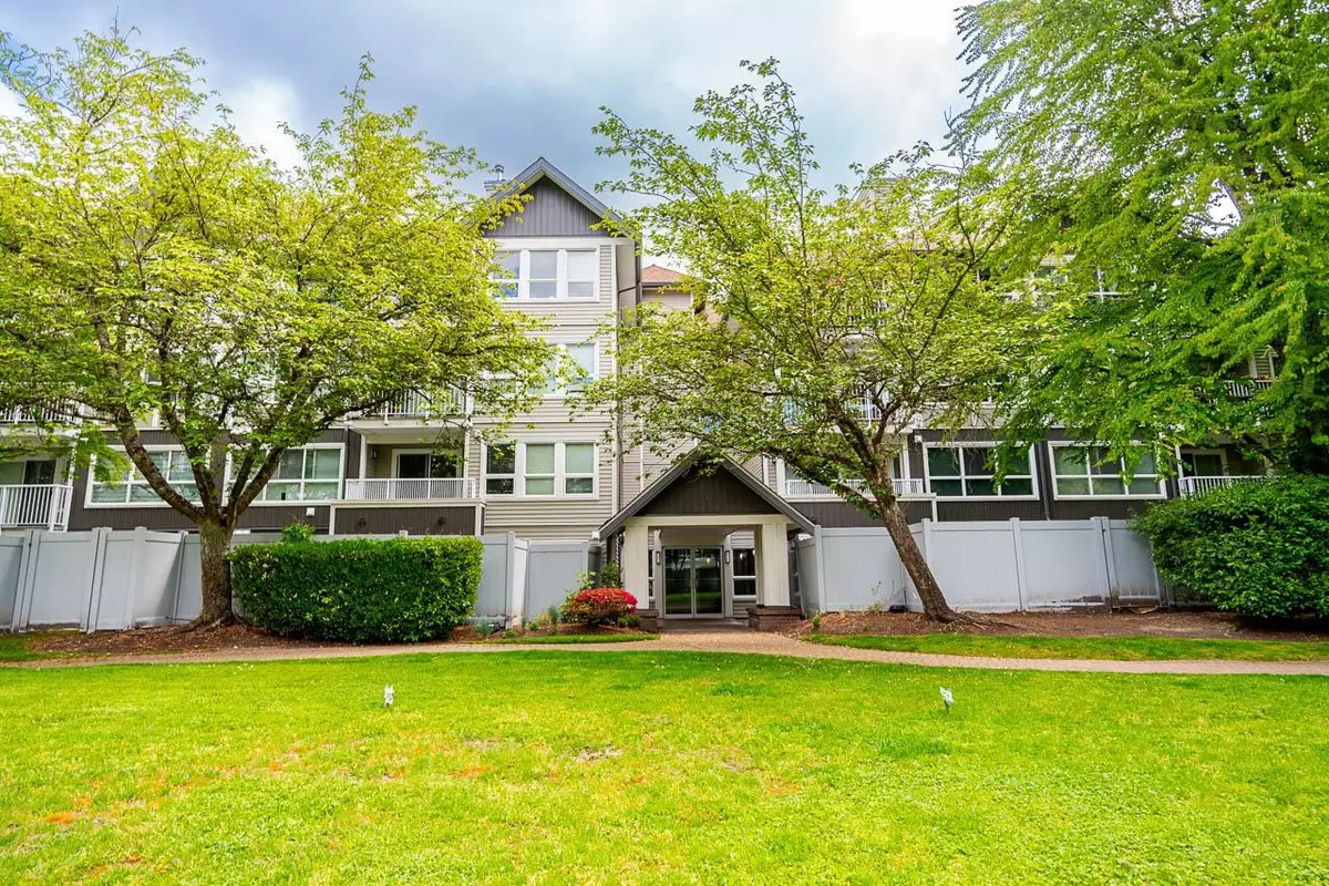 Surrey, BC V3R 0W2,9668 148 ST #209