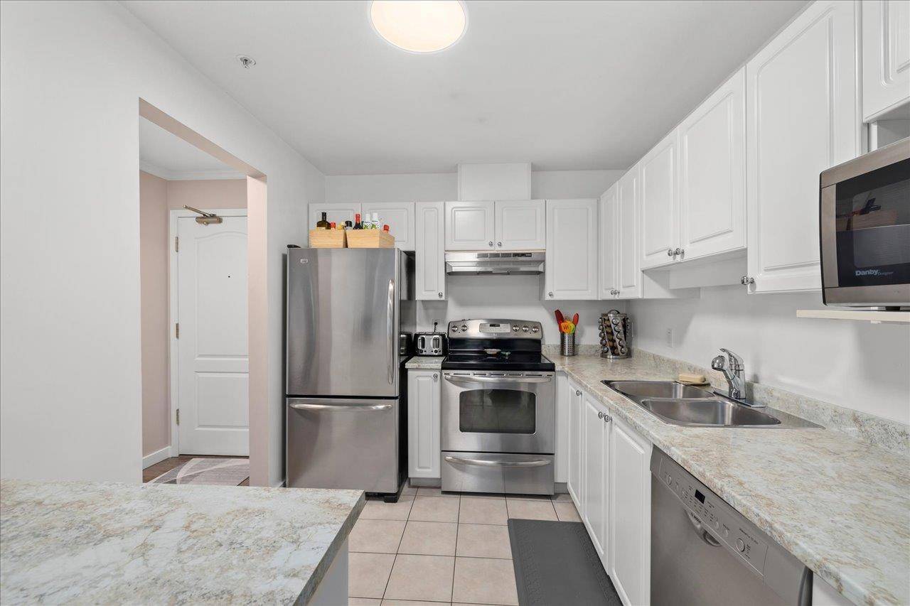 Port Coquitlam, BC V3C 6M1,2559 Parkview LN #111