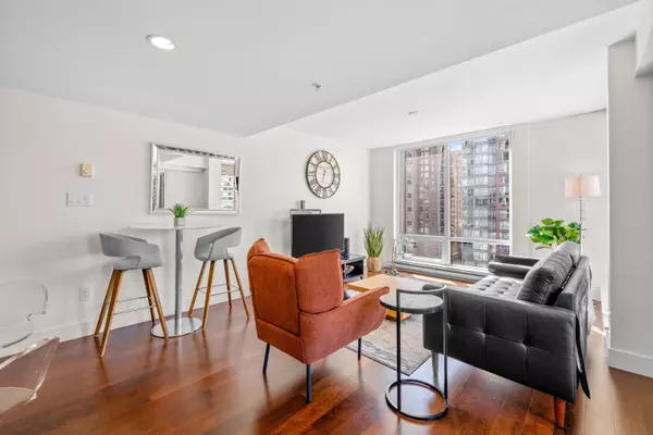 Vancouver, BC V6B 0E4,565 Smithe ST #804