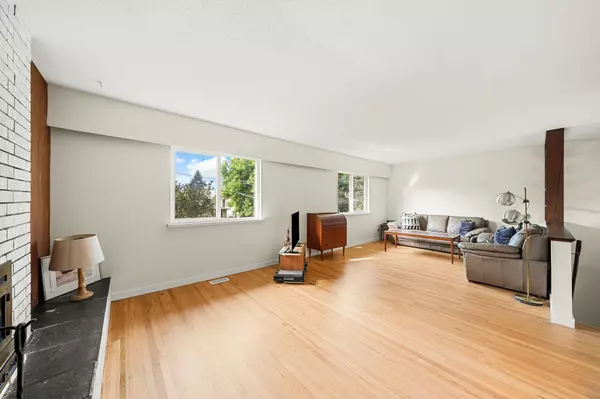 North Vancouver, BC V7K 1L9,1560 Burrill AVE